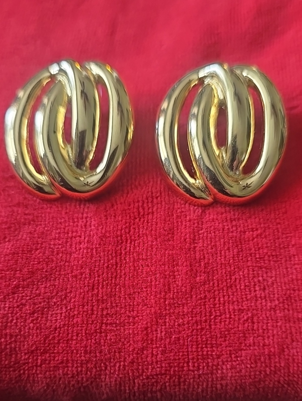 Vintage Gold Swirl Pirced Earrings